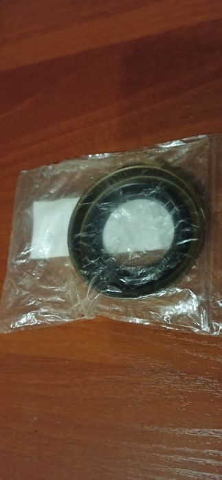 Сальник заднего моста.  MERCEDES-BENZ A0249979947.