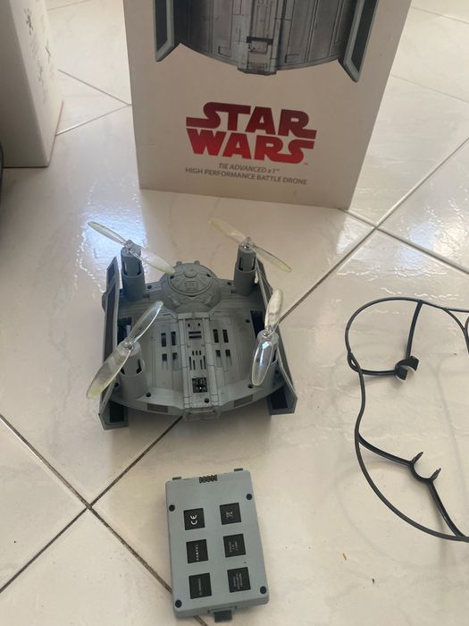 Vendo um drone da Star Wars semi-novo