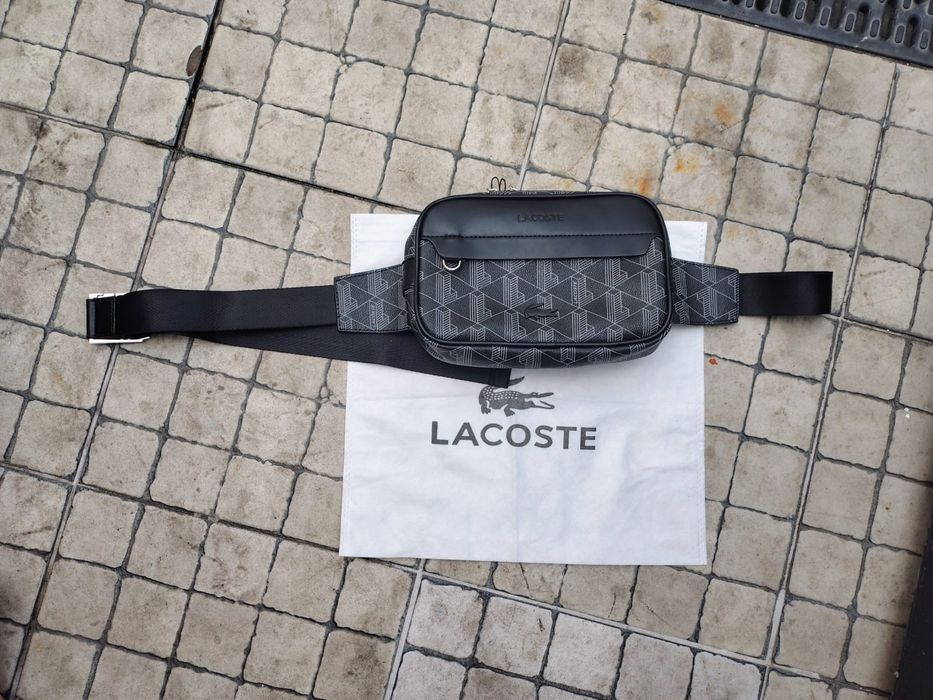 Bolsa pochete Lacoste monograma preta – estado novo