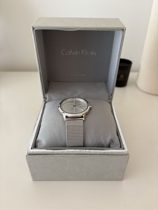 Relógio da Calvin Klein minimal prateado como novo
