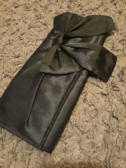 Czarna kopertówka z kokardą