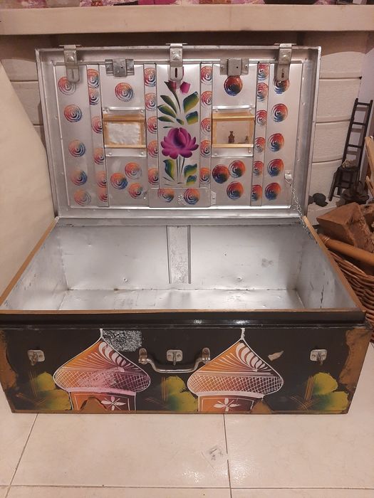Arca Mala Bau pintado mão chapa e ferro