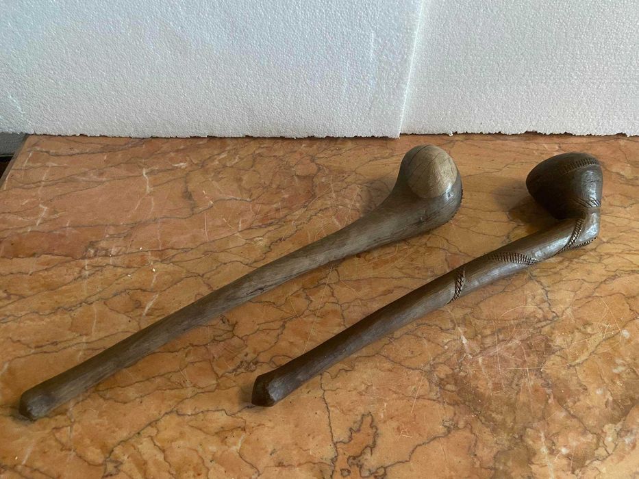 Conjunto de duas maças de luta / ceptros africanos etnia Massai