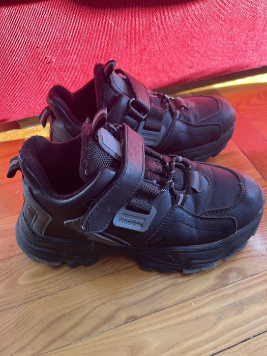 Продам зимове взуття хлопчик 33 розмір