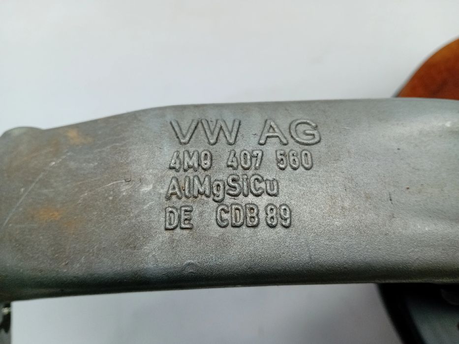 Manga de eixo frente direita AUDI Q8 (4MN)