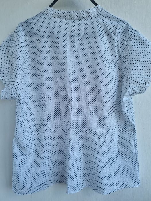 Блузка біла в горошок фірми Marks&Spencer