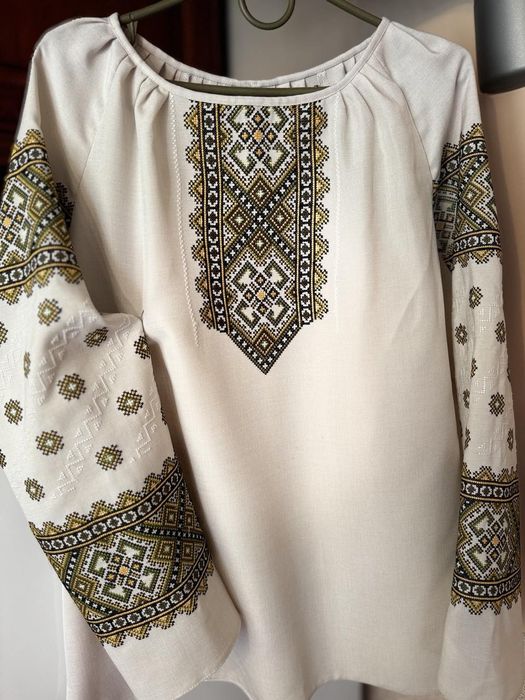 Вишиванка вишита блуза сорочка М
