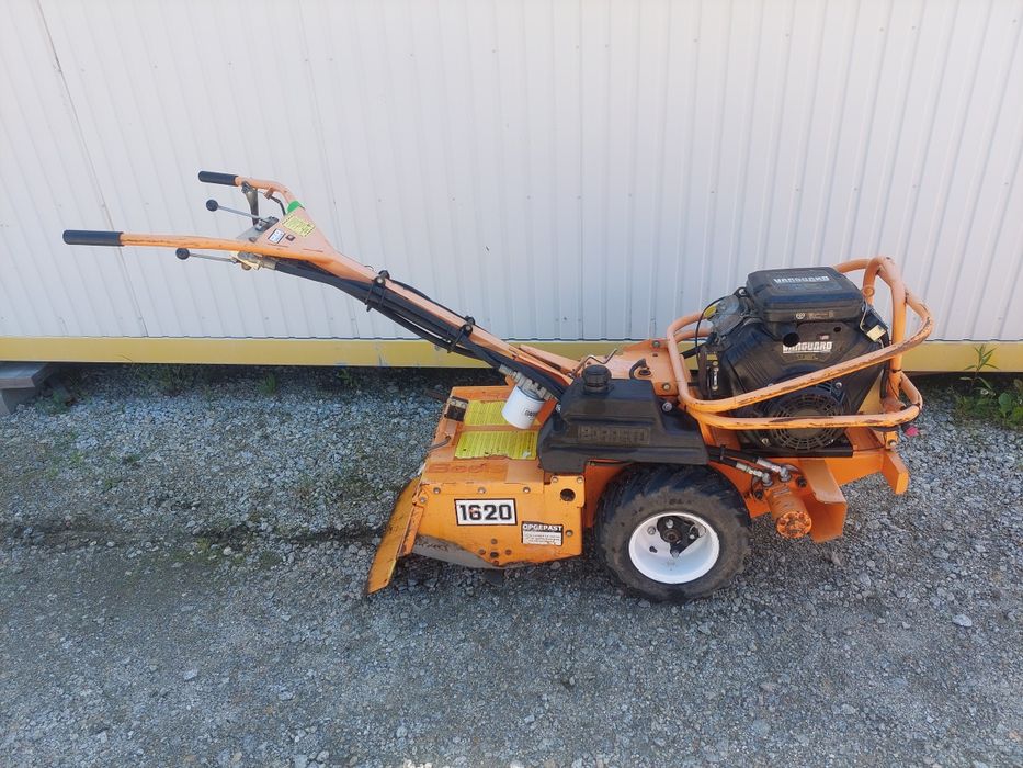 Glebogryzarka hydrauliczna firmy Barreto 1620