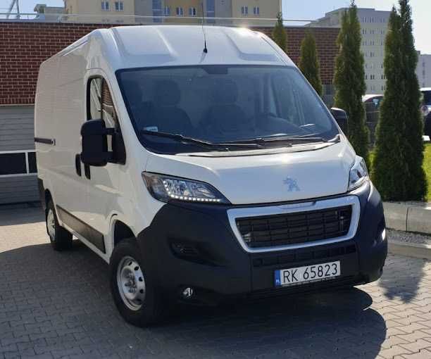Wynajem samochodu osobowych wypożyczalnia samochodów bus van dostawcze