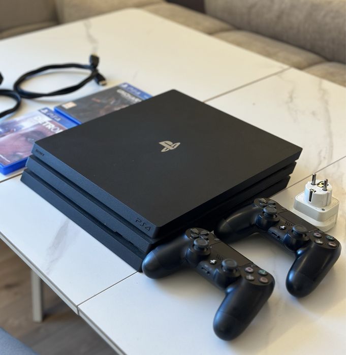 Продам PS4 Pro 1TB (CUH-7116B)