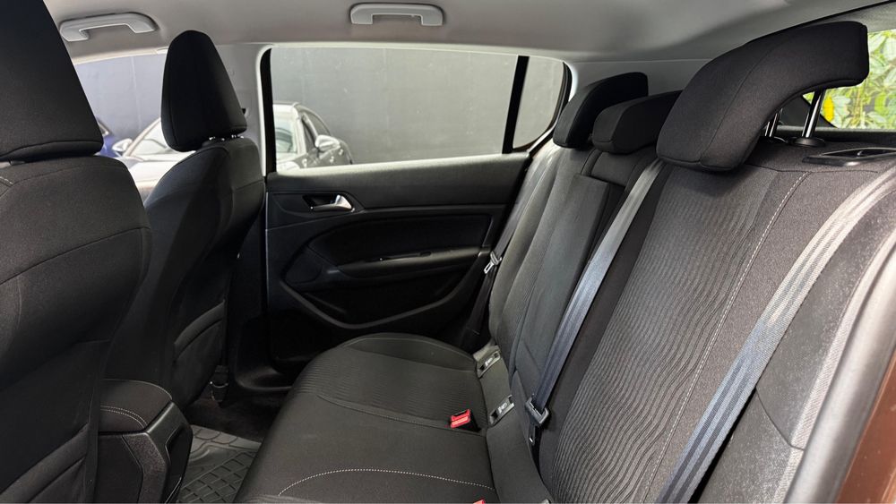 Peugeot 308 — fotografia 8