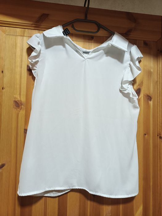 Biała bluzka z krótkim rękawem