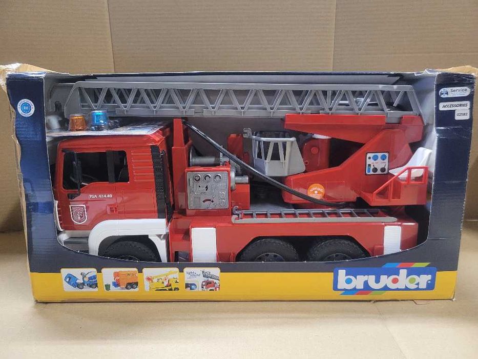 Bruder 02771 Man wóz strażacki woda dźwięk Straż 017.