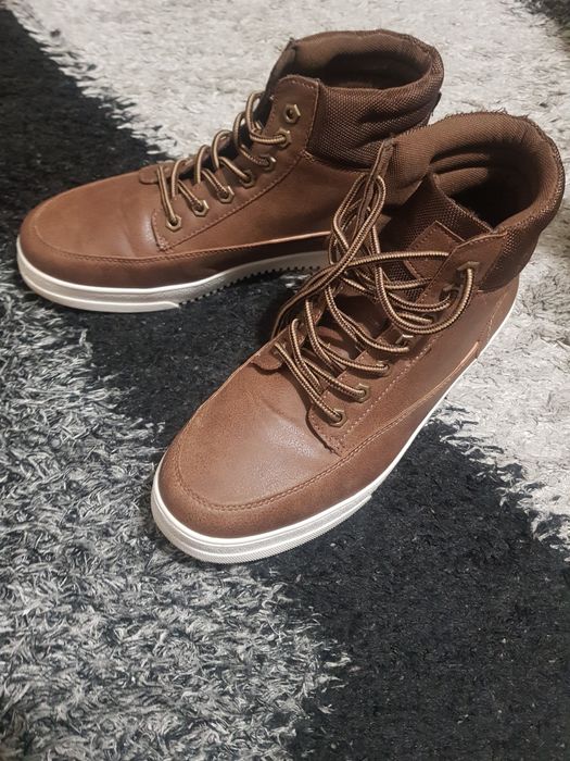 Vendo botas castanhas, N.42
N.42