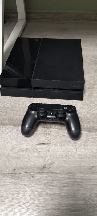 Konsola ps4 FAT z padem