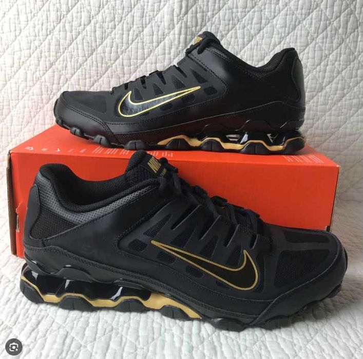 Nike Reax 8 TR Czerń/Czerń/Metallic Gold Rozmiar 45.5