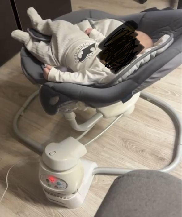 Lezaczek bujany dla niemowlaka