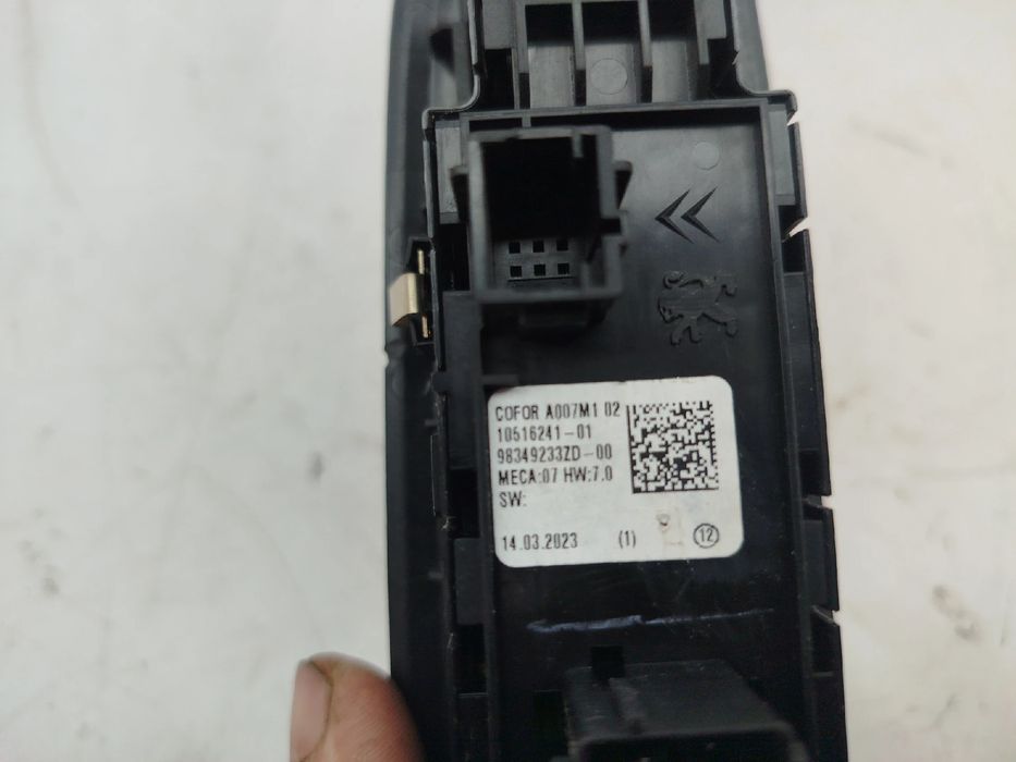 Comando / botão / interruptor vidros frente esquerdo CITROËN C4 III
