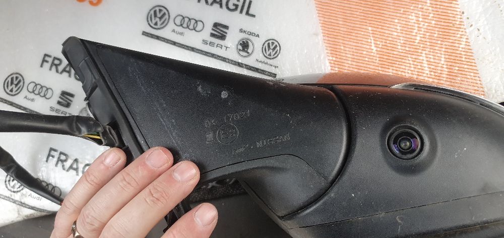 Продам зеркало на нісан ліф з камерою