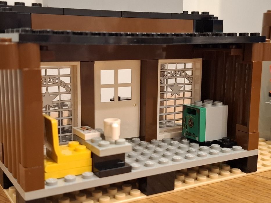 LEGO Western 6755 – Sheriff’s Lock-Up (1996)