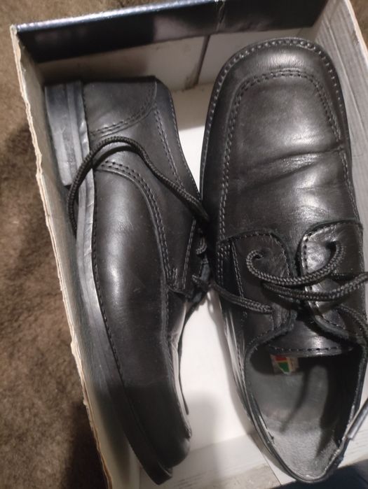 Sapatos menino tamanho 31