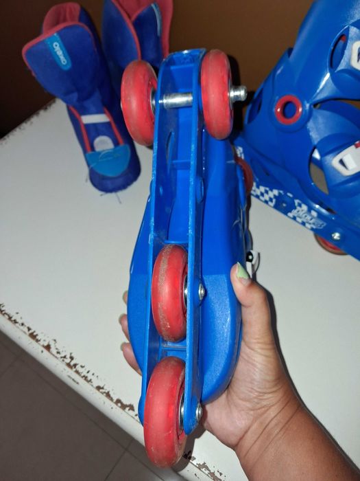 Patins criança tamanho 32 com joelheiras, cotoveleiras, saco tiracolo e proteção mãos e punhos