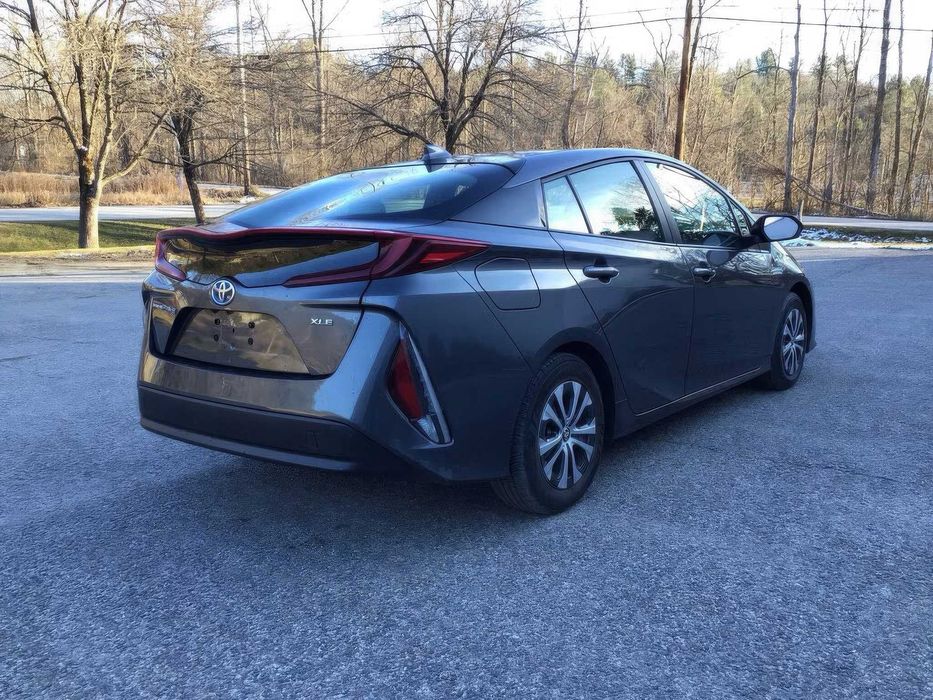 Toyota Prius Prime      2021