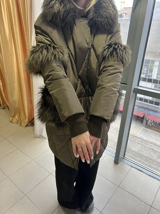 Пуховик женский с мехом