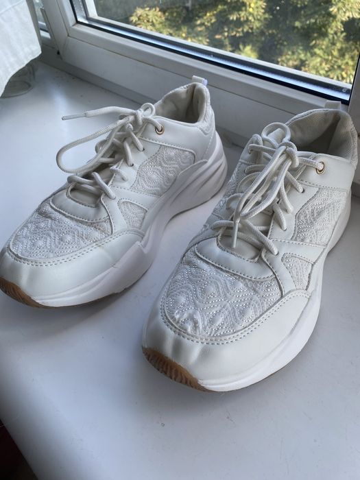 Кросівки reserved