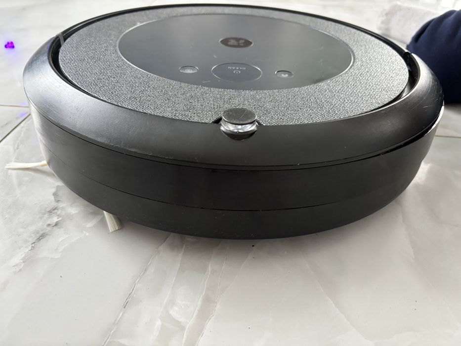 Irobot Roomba i5 clean base