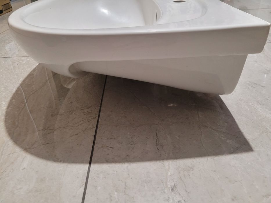 Umywalka ceramiczna łazienkowa pod zabudowę marki KOŁO