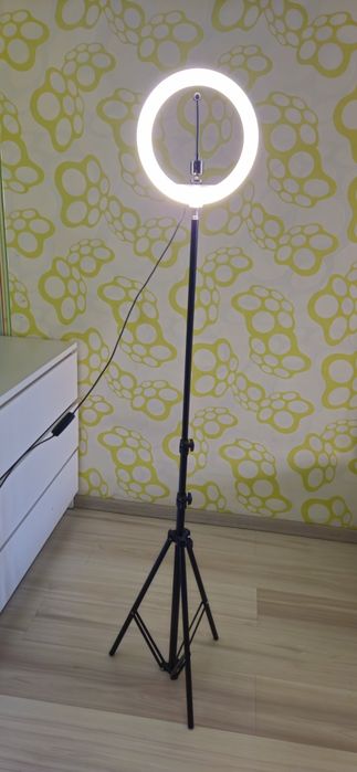 Лед лампа кругова з штативом