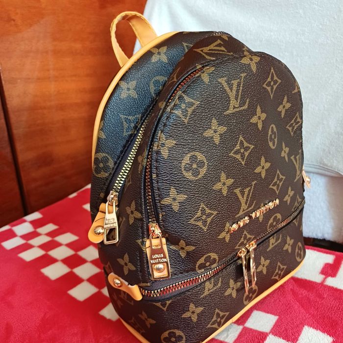 Маленький, зручний, стильний, брендовий рюкзачок louis Vuitton