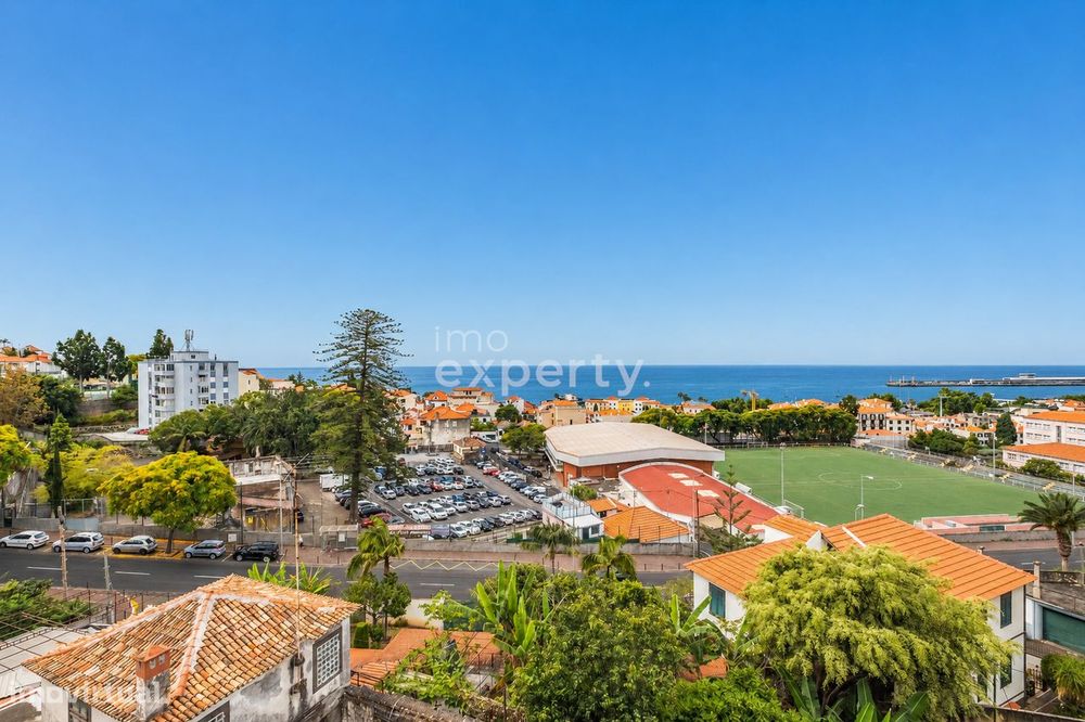 T2 com Vista Porto do Funchal no Último Piso | Conde de Carvalhal, Mad