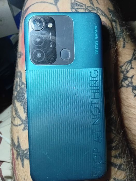Продам телефон Tecno Spark