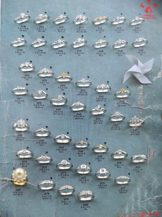 Қыз горилламен жыныстық қатынасқа түседі