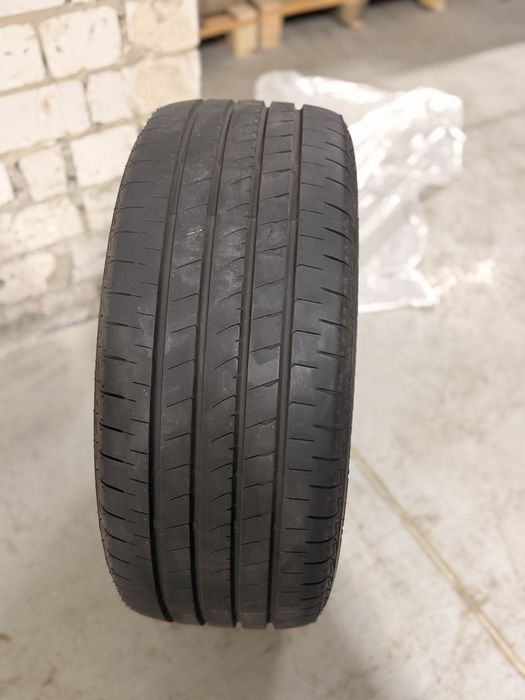 Літеі шини Bridgstone 235/45 R18