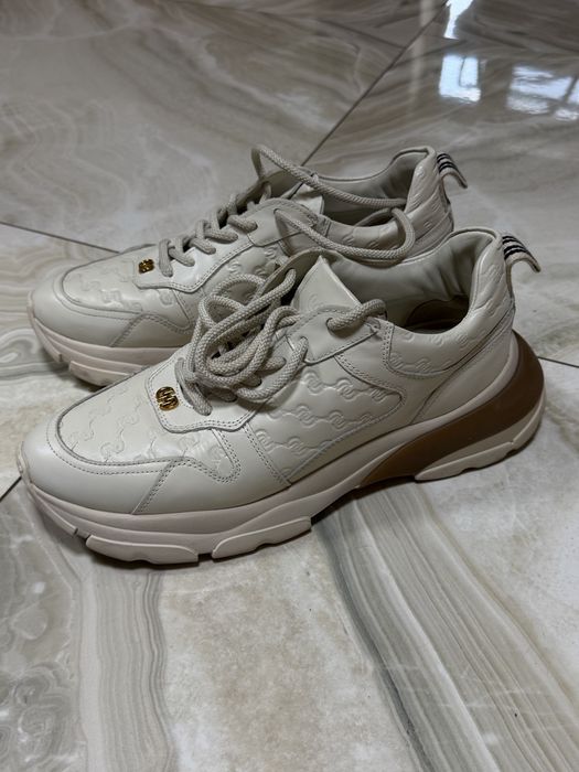 Кросівки бежеві шкіряні Üterque