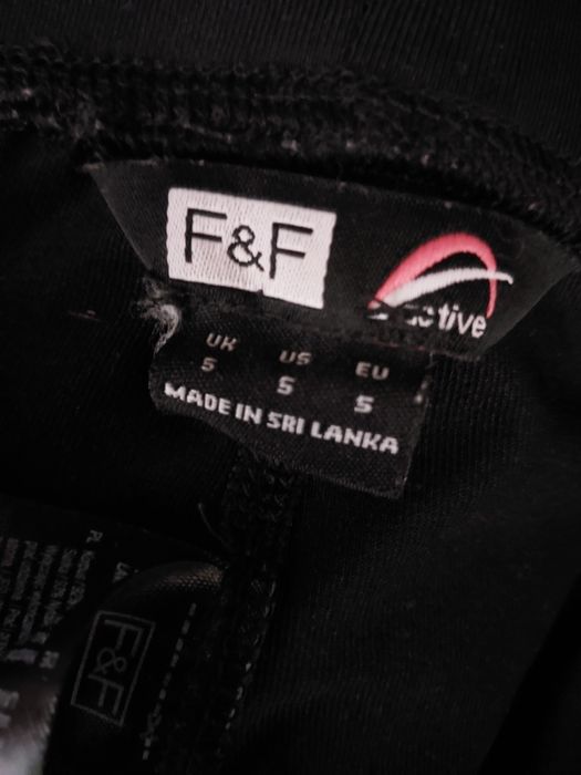 Czarne legginsy do ćwiczeń