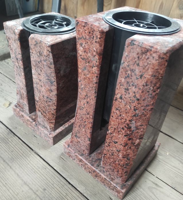 Гранитные вазы, лампады, плитка, подоконники, памятники, столы и лавки