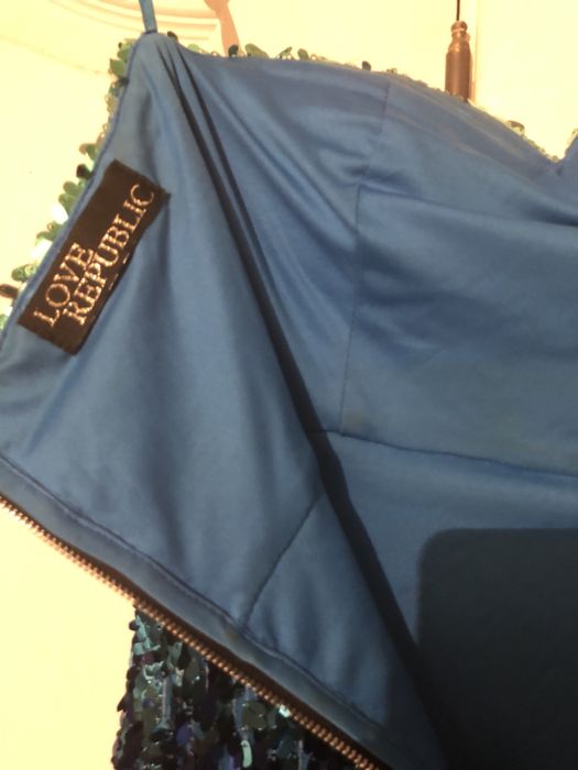 Плаття в пайєтках