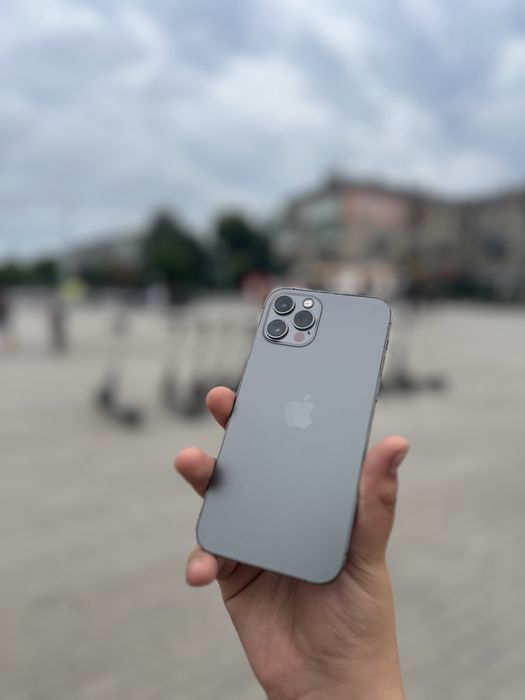 Продам iPhone 12 Pro состояние близко к идеалу