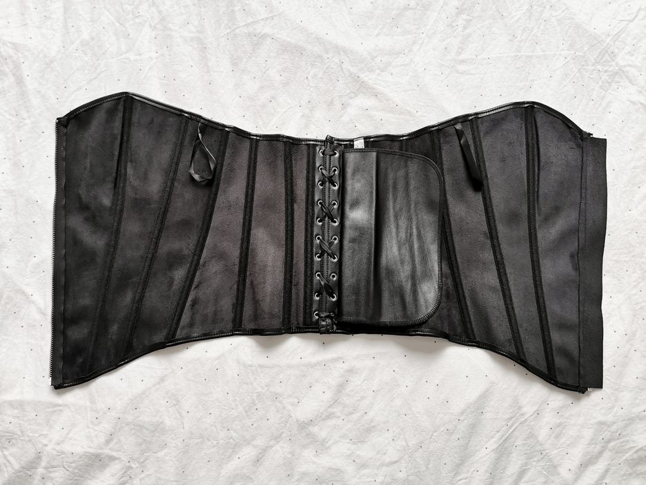 Gorset w stylu gotyckim