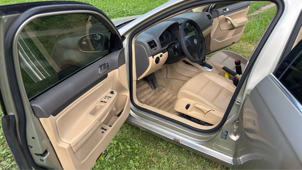 Volkswagen Jetta 2006 | 2.5 Бензин | АКПП |
