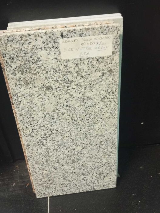 Tipo Pedras Salgadas Branco Vimieiro polido  40x40x1cm ou 40x20x1cm