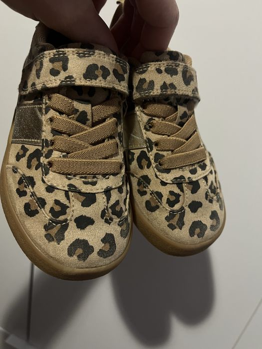 Кроссовки НМ 26р