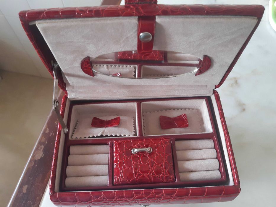 Guarda Jóias vintage, anos 90, excelente qualidade e como novo