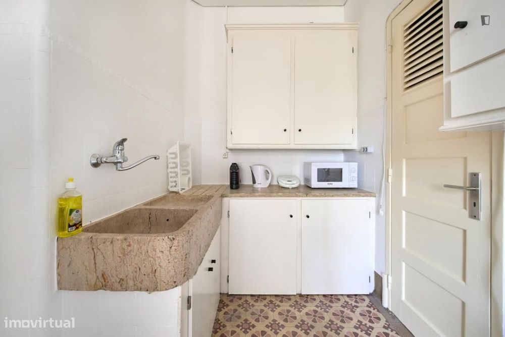 Quarto - localizado em Alameda Lisbon