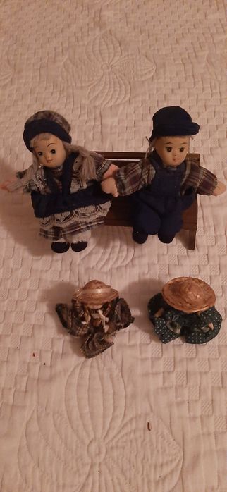 Bonecos vintage com cara em porcelana
