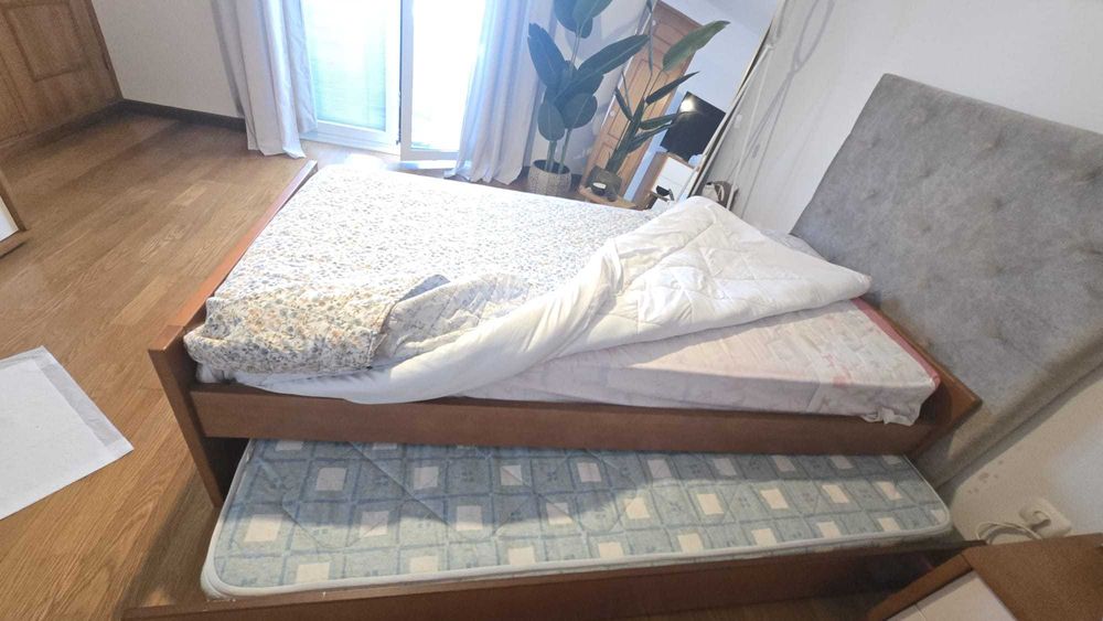 Cama moderna com colchão
